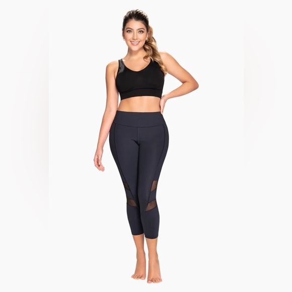 NWT Capri Workout Leggings Flow Sports | Size: M - Picture 1 of 9